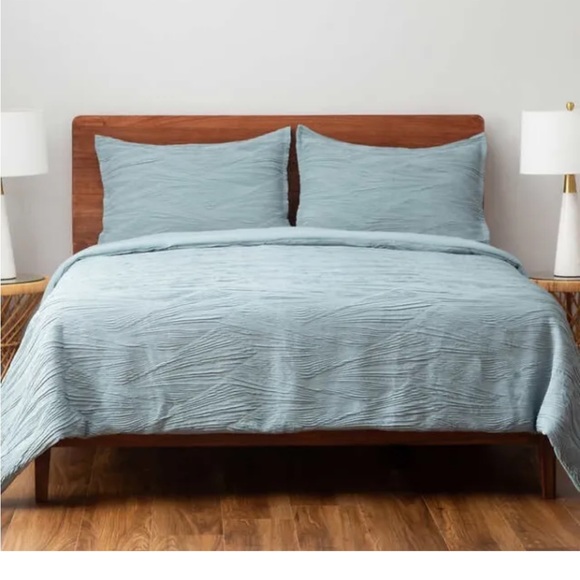 Berkshire Other - Berkshire Life Pleated Wave 3-piece Comforter Set, Queen, Blue